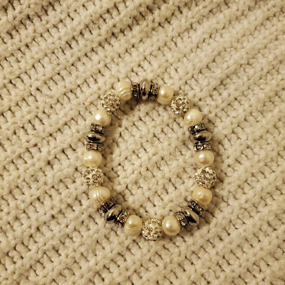 White and Silver Bracelet - Picture 3 of 4